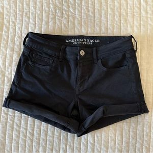 American Eagle women size 8 black midi shorts